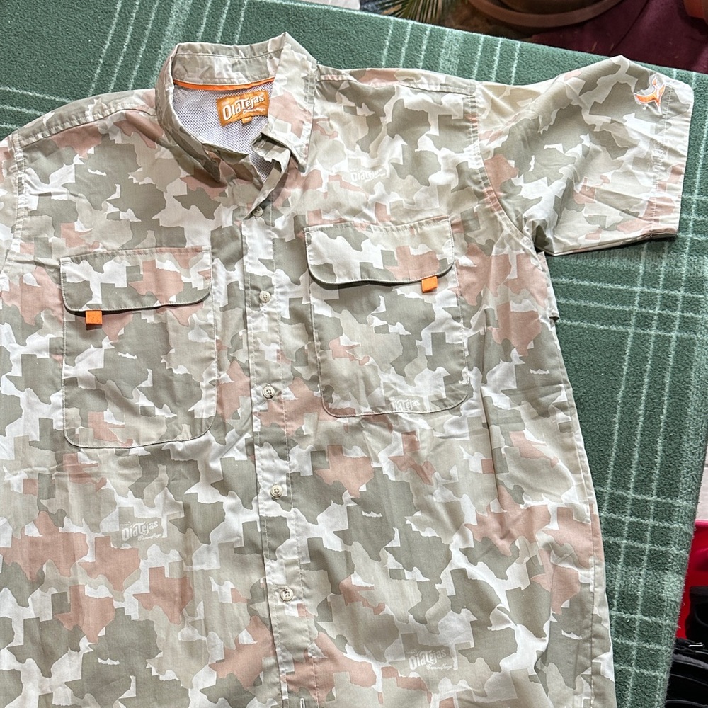Old Tejas size Medium Camo Short Sleeve Shirt